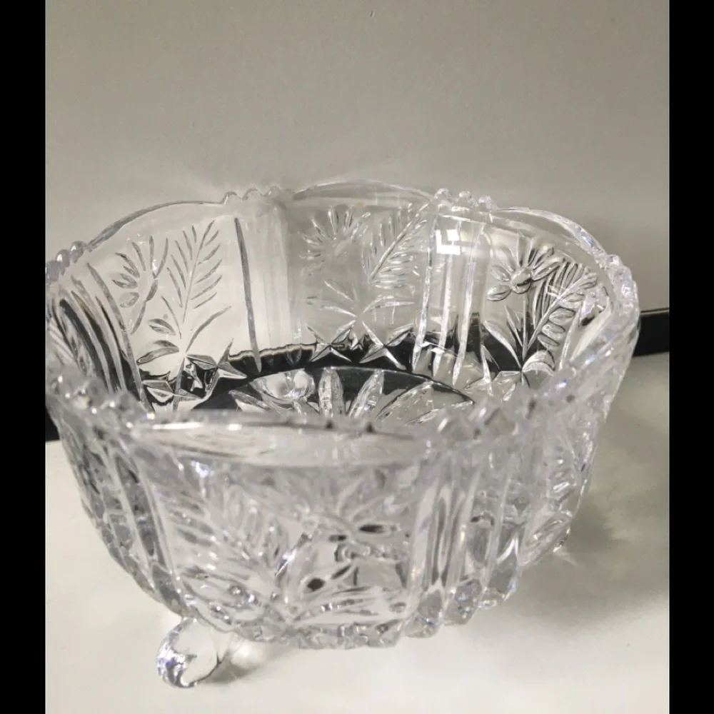 Pinwheel 3-Toed Footed Bowl